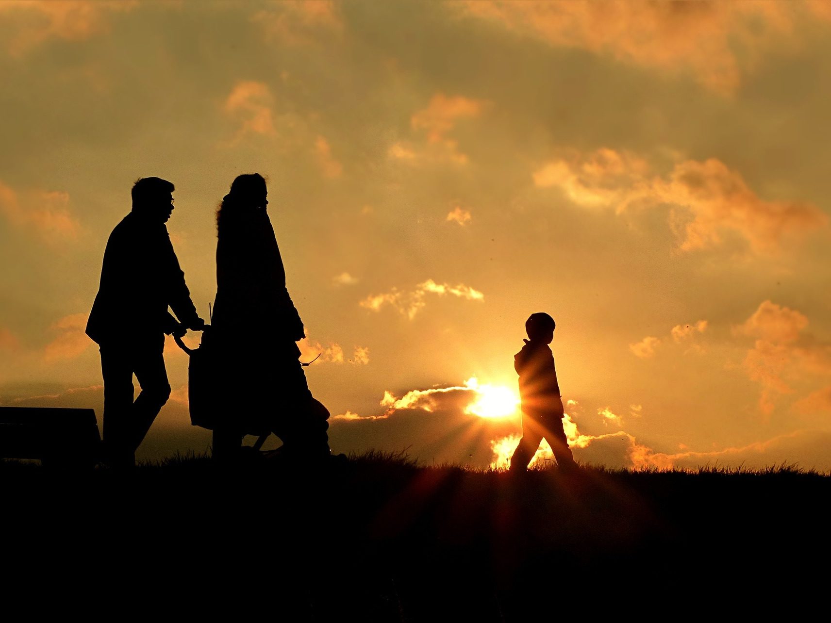 walk-842535_1920