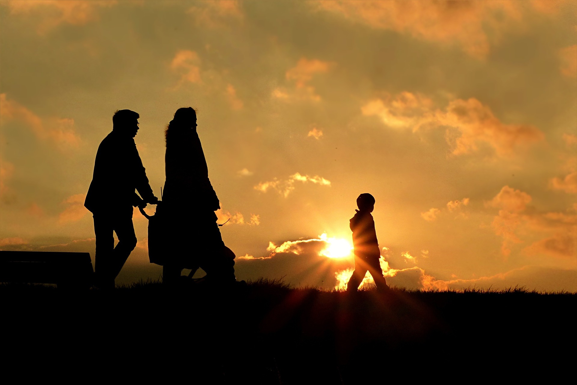 walk-842535_1920